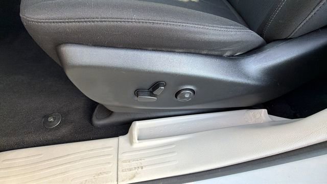 Used 2023 Chrysler Voyager LX image 18