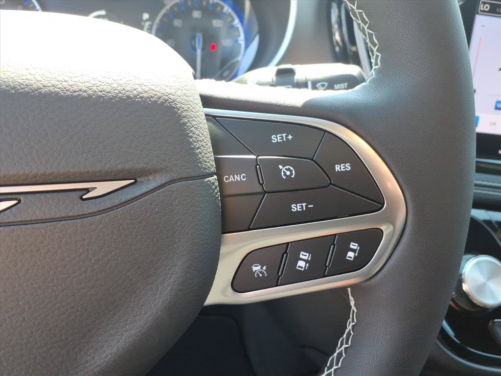 New 2027 Chrysler Pacifica Select FWD image 25