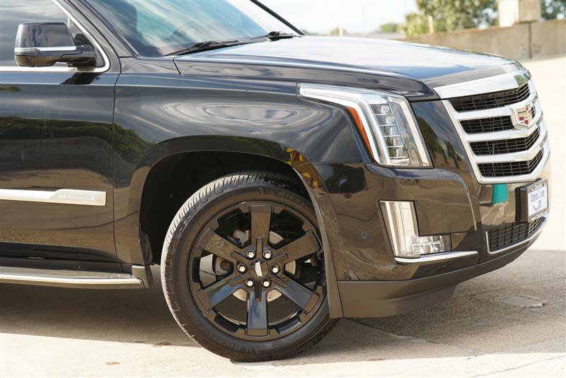Used 2017 Cadillac Escalade Luxury AWD/4WD image 14