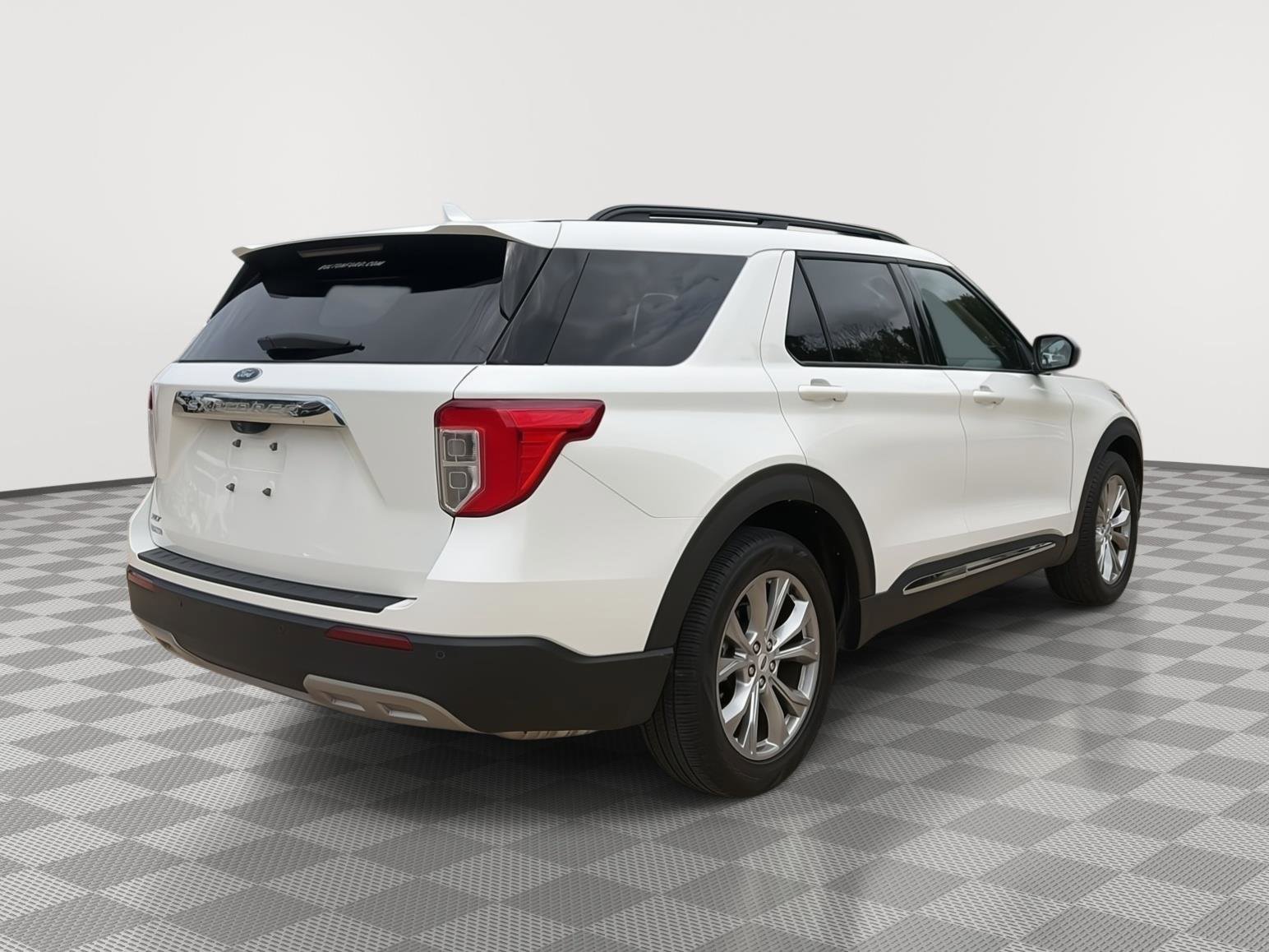 Used 2023 Ford Explorer XLT w/ Equipment Group 202A image 4