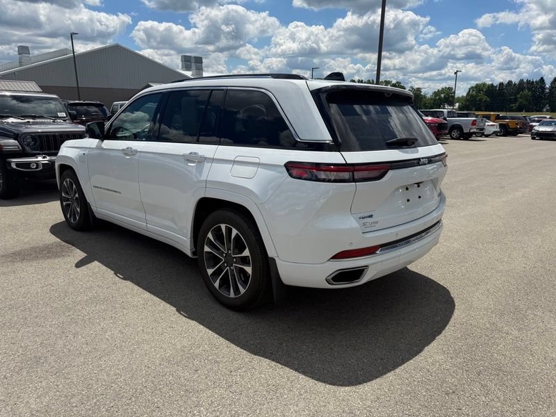 Used 2023 Jeep Grand Cherokee Overland w/ Advanced Protech Group III AWD/4WD image 8