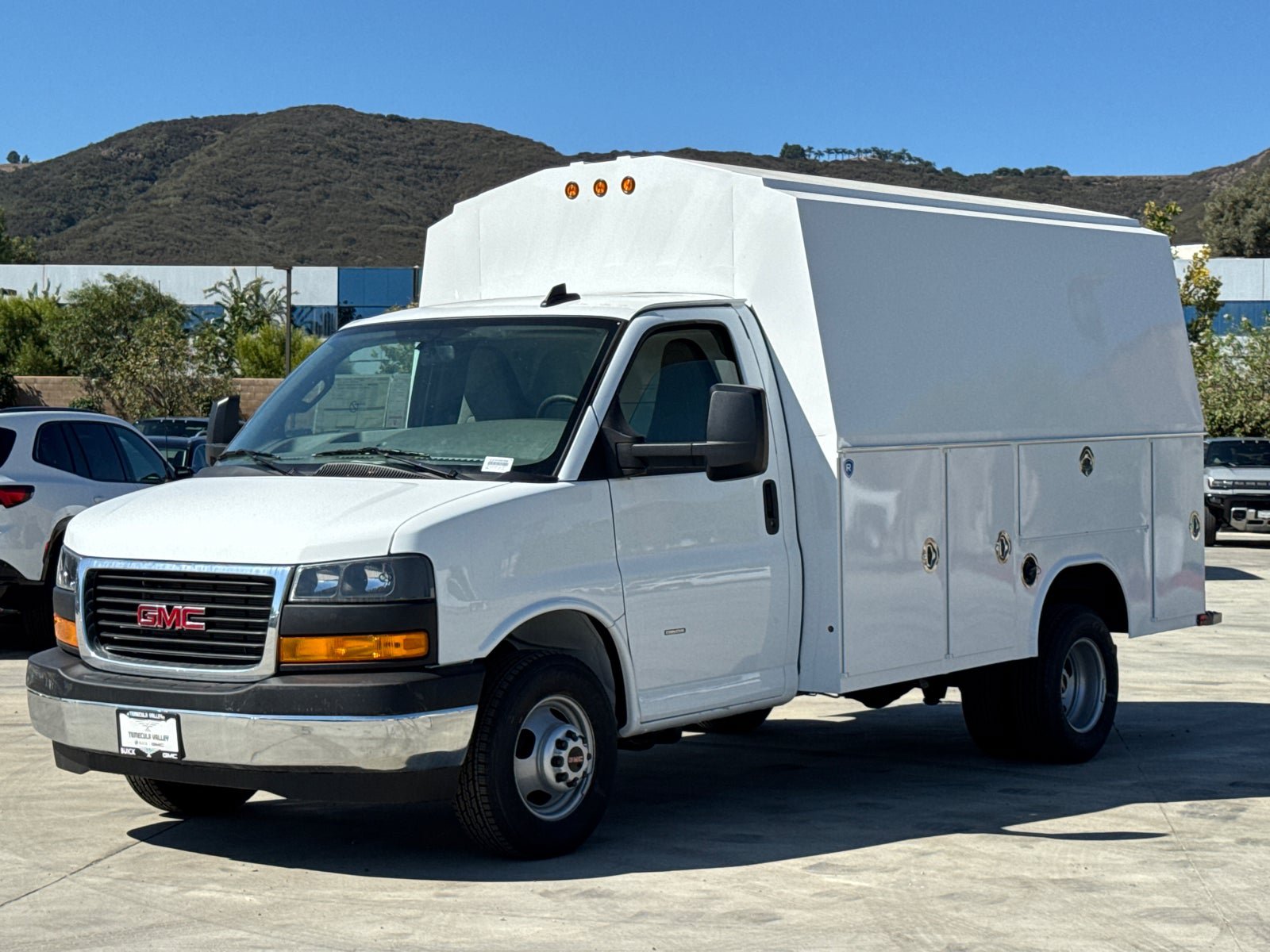 New 2025 GMC Savana 3500 w/ Power Convenience Package RWD image 4