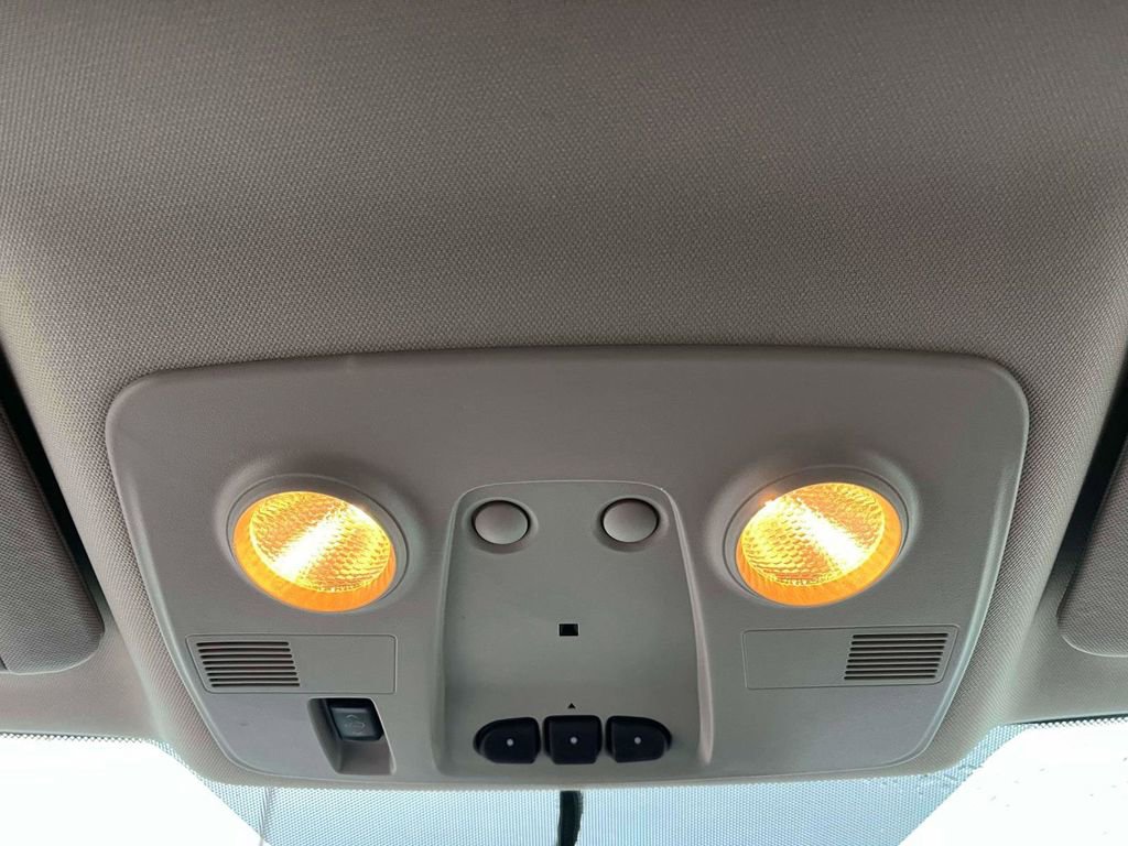 Used 2013 GMC Acadia SLT image 28