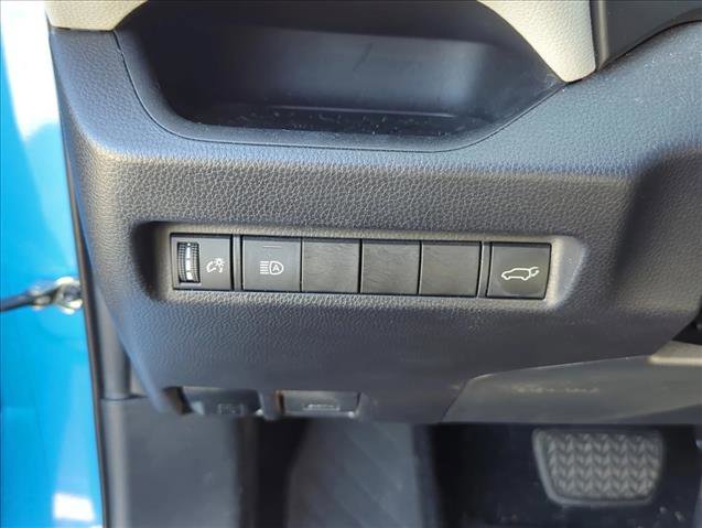 Used 2019 Toyota RAV4 XLE Premium image 11