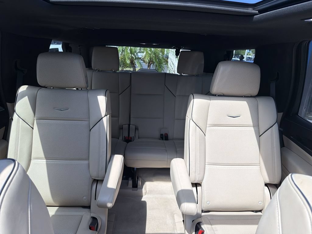 Used 2024 Cadillac Escalade Premium Luxury AWD/4WD image 14