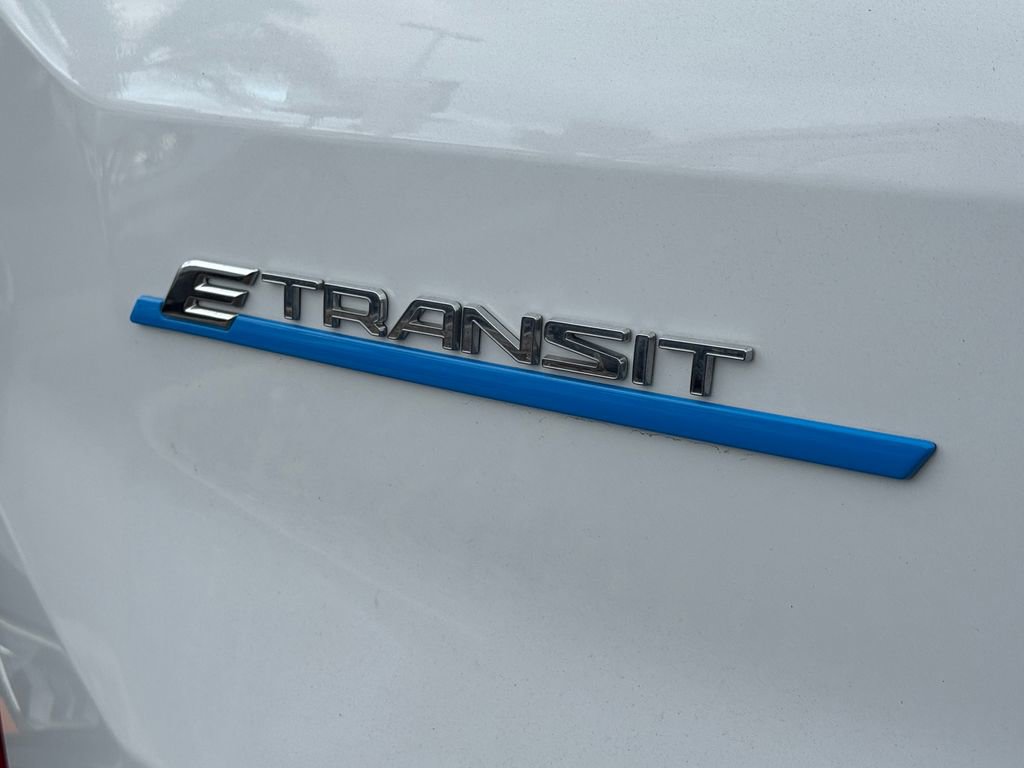 Used 2023 Ford E-Transit Medium Roof image 21