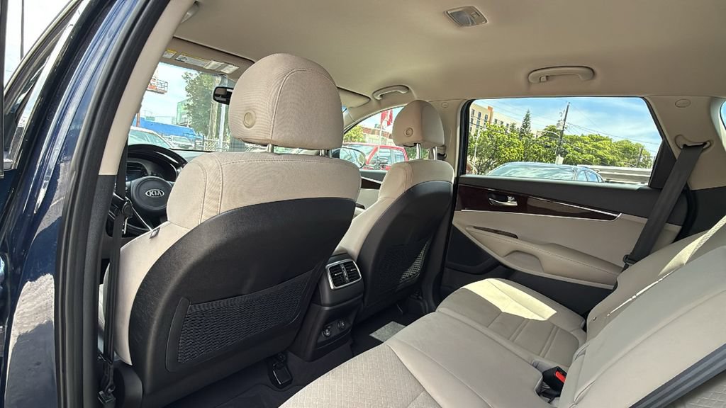 Used 2018 Kia Sorento FWD image 26