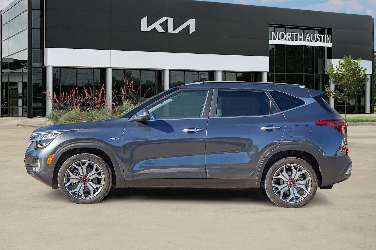 Used 2023 Kia Seltos SX image 4