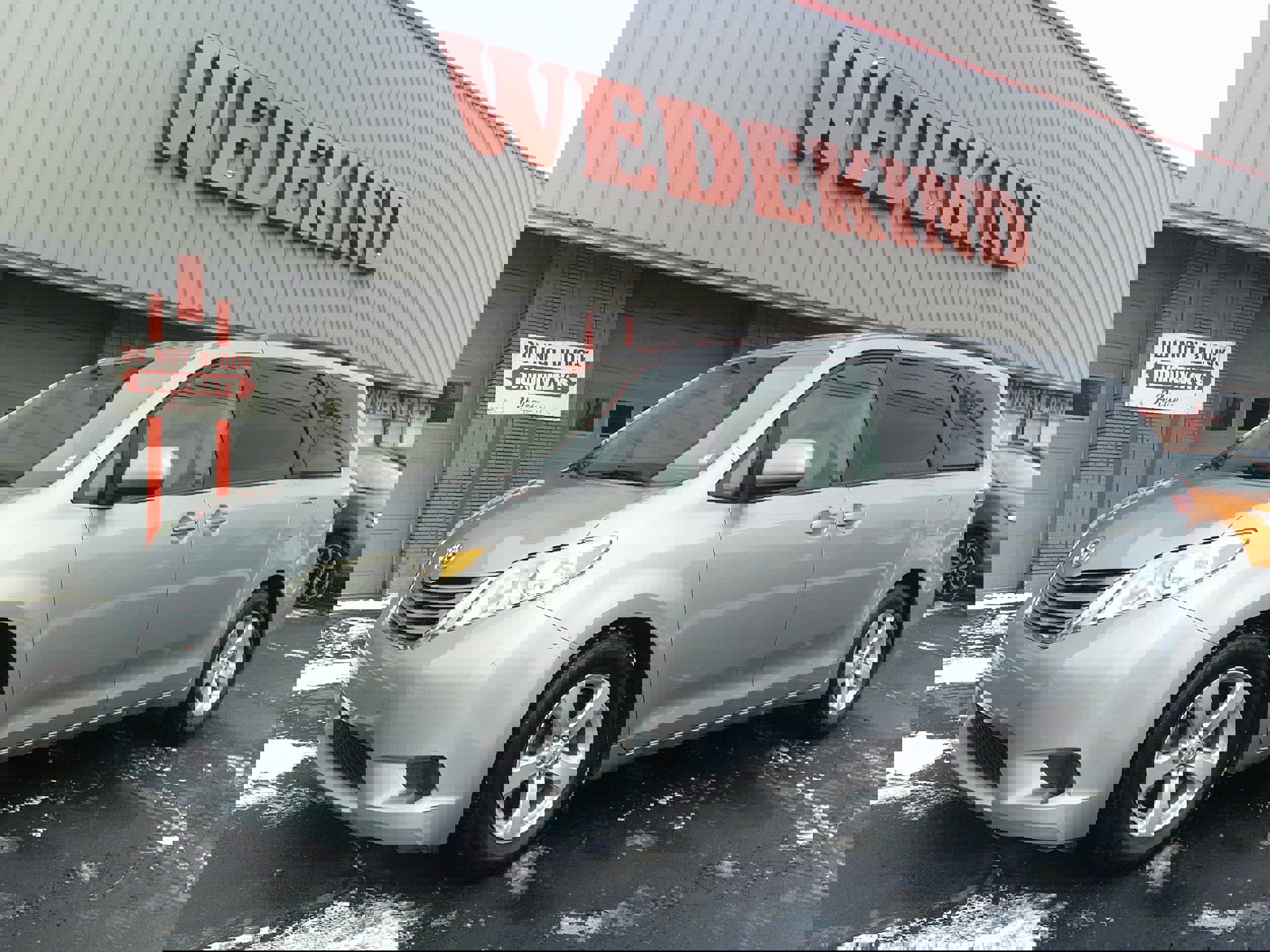 Used 2015 Toyota Sienna LE