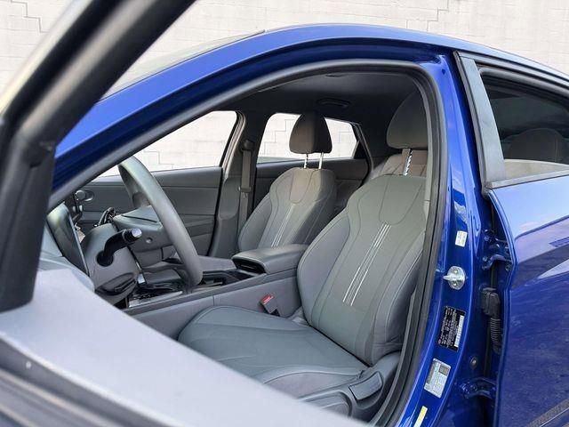 Used 2021 Hyundai Elantra SEL image 25