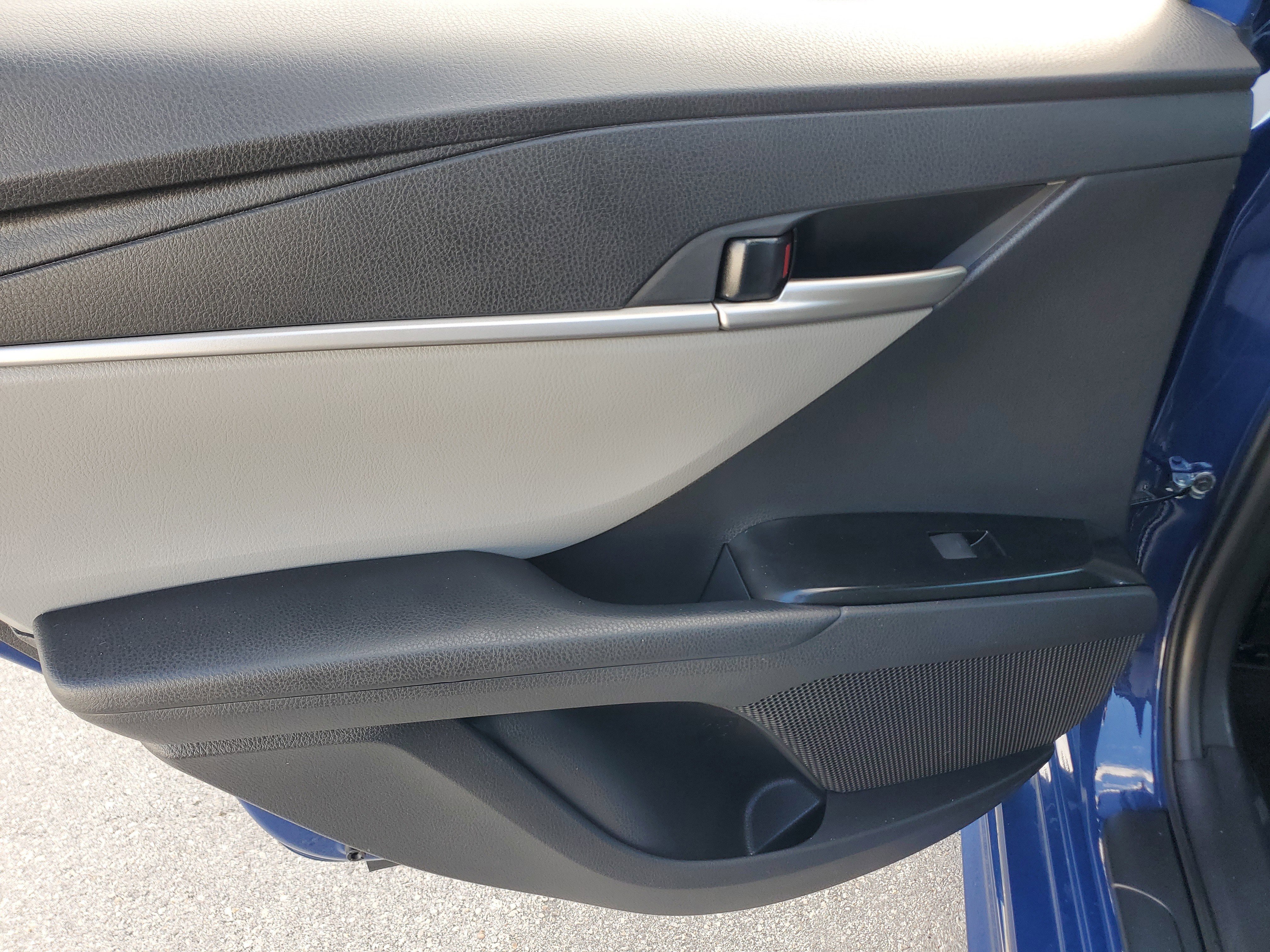 Used 2025 Toyota Camry SE image 23