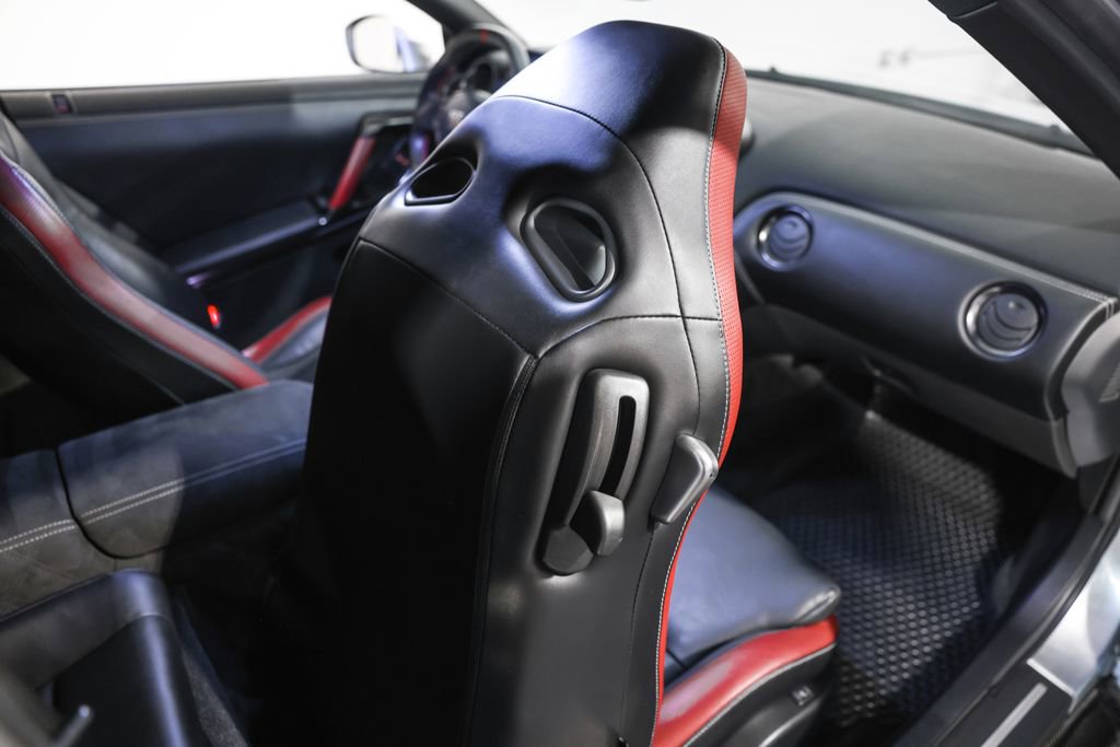 Used 2015 Nissan GT-R Black Edition AWD/4WD image 28