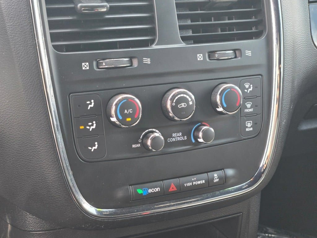 Used 2020 Dodge Grand Caravan SE FWD image 26