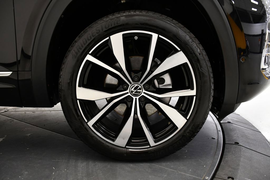 Used 2024 Volkswagen Atlas SEL Premium R-Line image 18