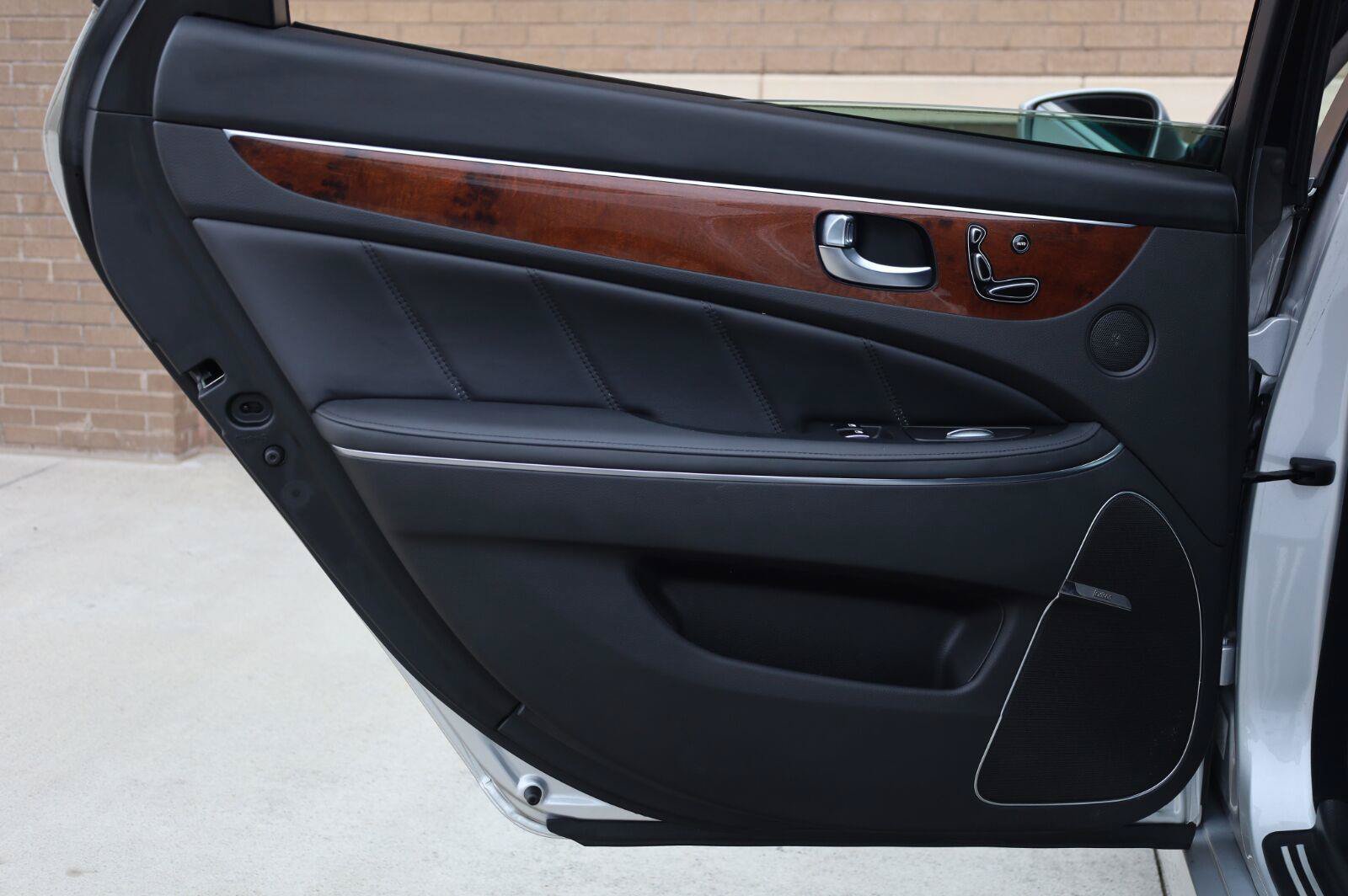 Used 2015 Hyundai Equus Signature RWD image 17