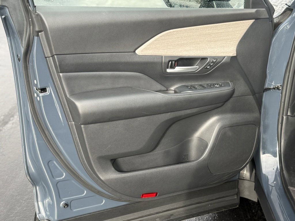 Used 2024 Toyota Grand Highlander Platinum image 13