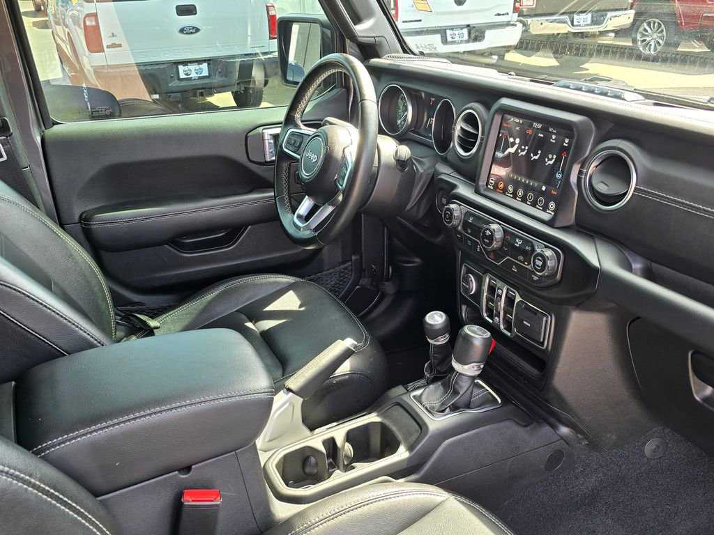 Used 2022 Jeep Wrangler Unlimited Sahara AWD/4WD image 11
