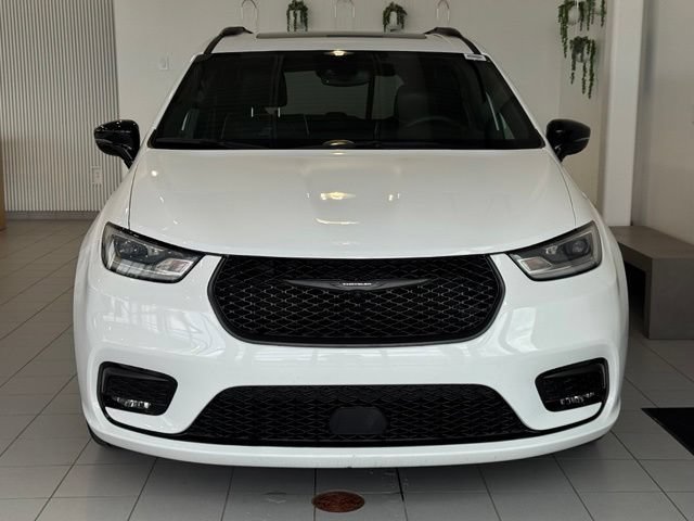 Used 2025 Chrysler Pacifica Limited FWD image 36