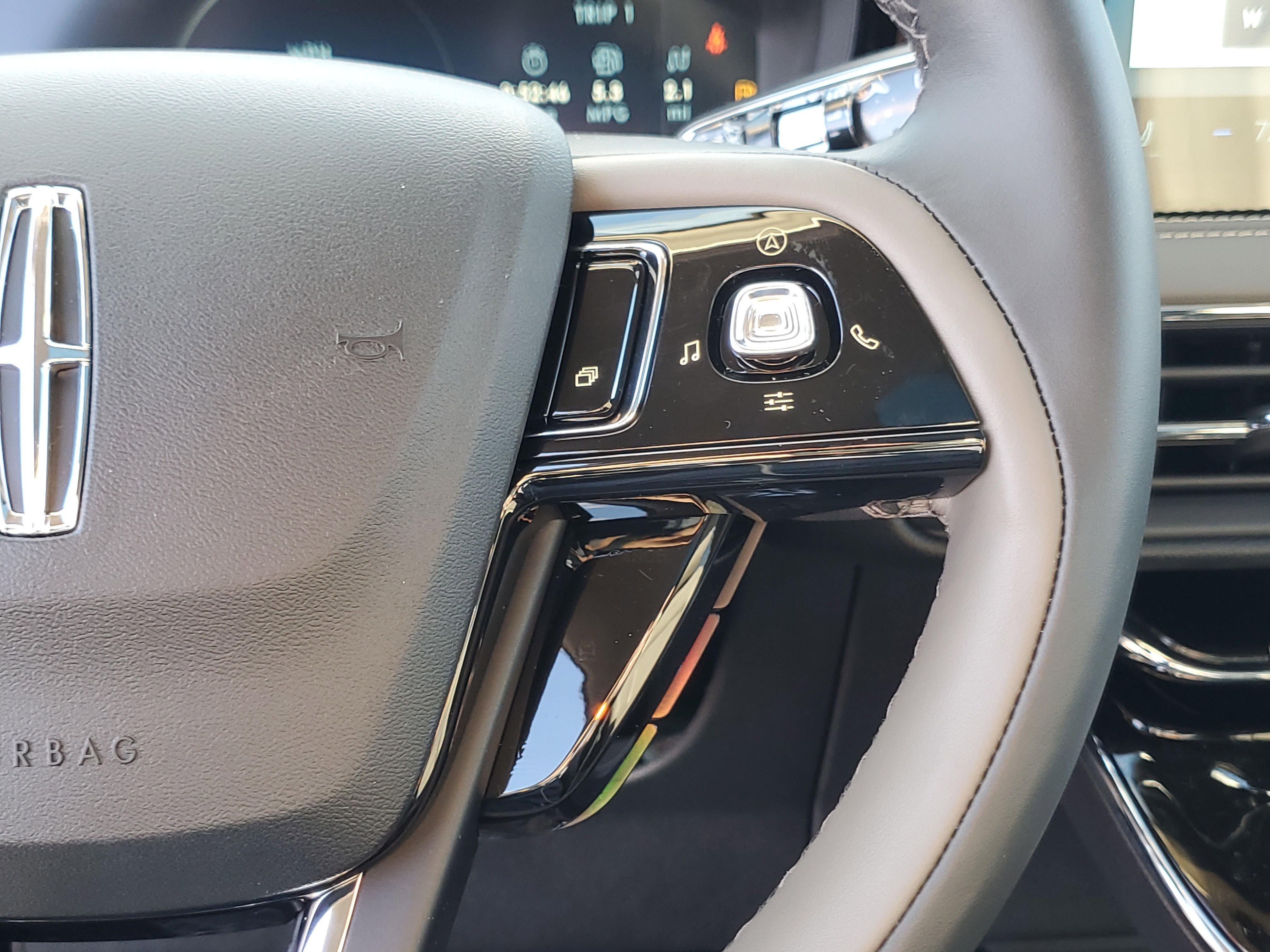 New 2025 Lincoln Corsair Reserve image 18