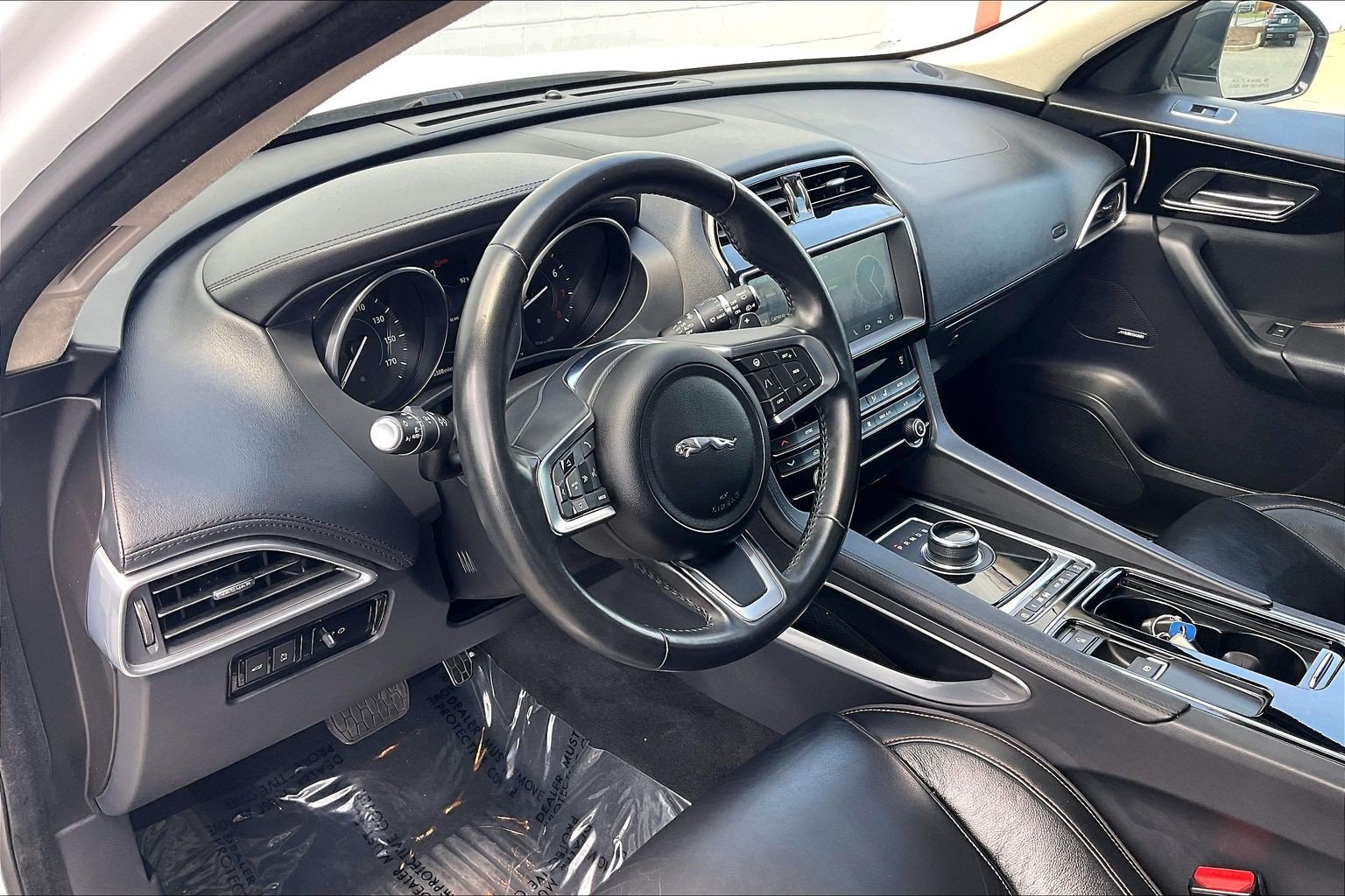 Used 2020 Jaguar F-PACE Prestige AWD/4WD image 17