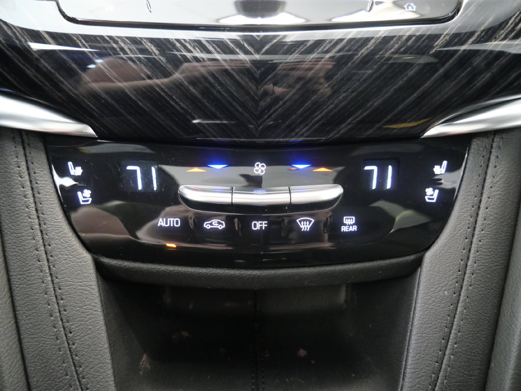 Used 2025 Cadillac XT6 Premium Luxury w/ Technology Package AWD/4WD image 24