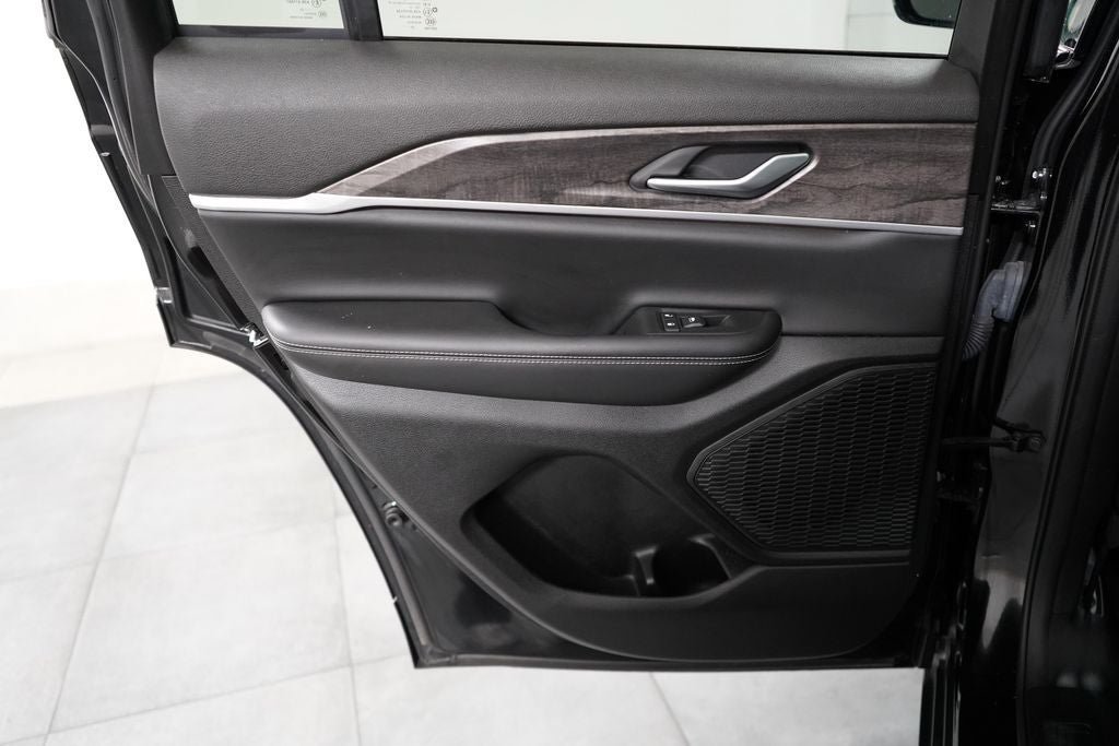 Used 2023 Jeep Grand Cherokee Limited AWD/4WD image 29