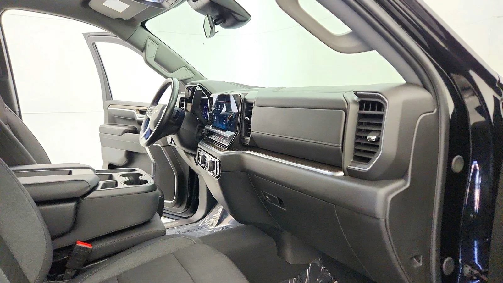 Used 2024 Chevrolet Silverado 1500 LT AWD/4WD image 29