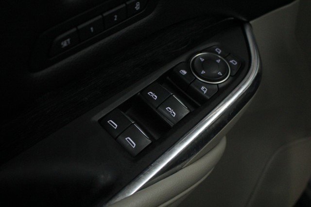 Used 2023 Cadillac XT4 Premium Luxury image 18