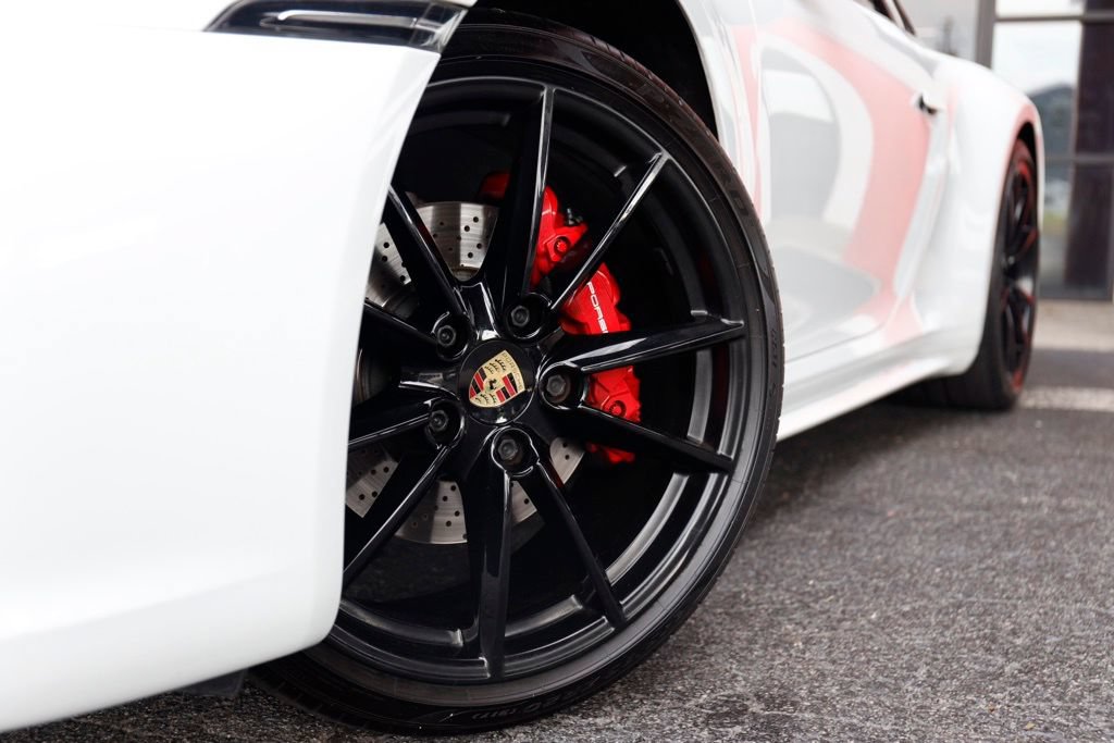 Used 2020 Porsche 911 Carrera RWD image 2