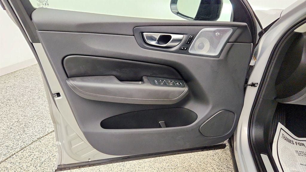Used 2025 Volvo XC60 B5 Ultra w/ Climate Package AWD/4WD image 11
