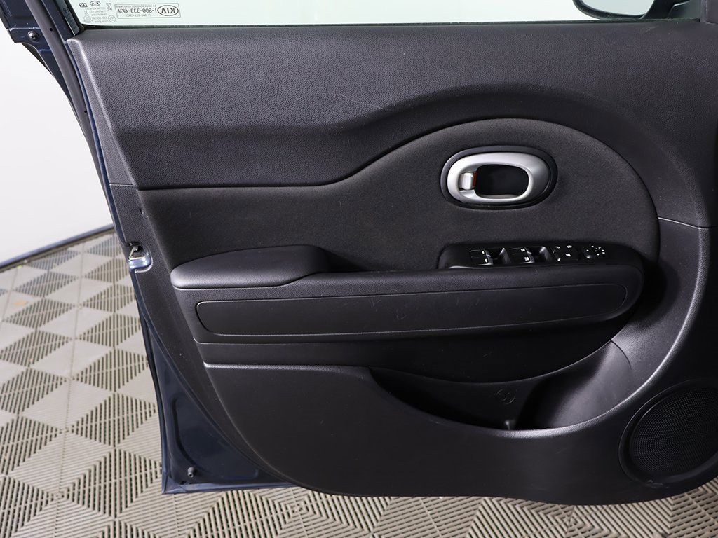 Used 2017 Kia Soul + image 17