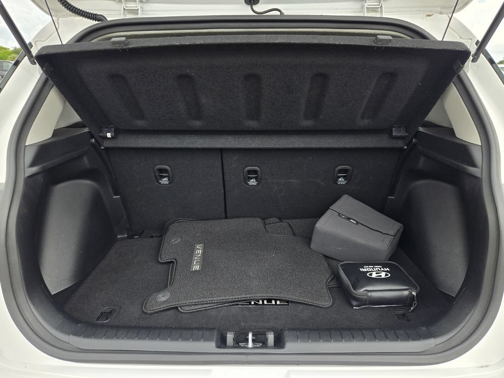 Certified 2023 Hyundai Venue SEL FWD image 14