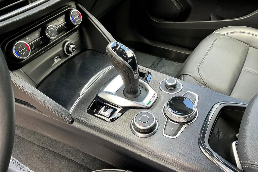 Used 2024 Alfa Romeo Stelvio Sprint image 18