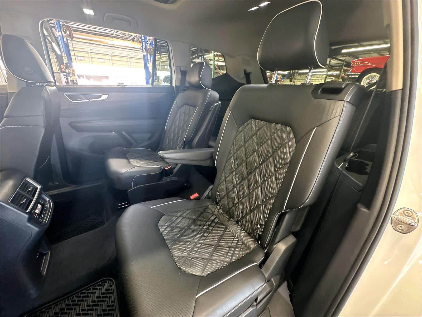 Certified 2026 Volkswagen Atlas SEL Premium R-Line AWD/4WD image 25