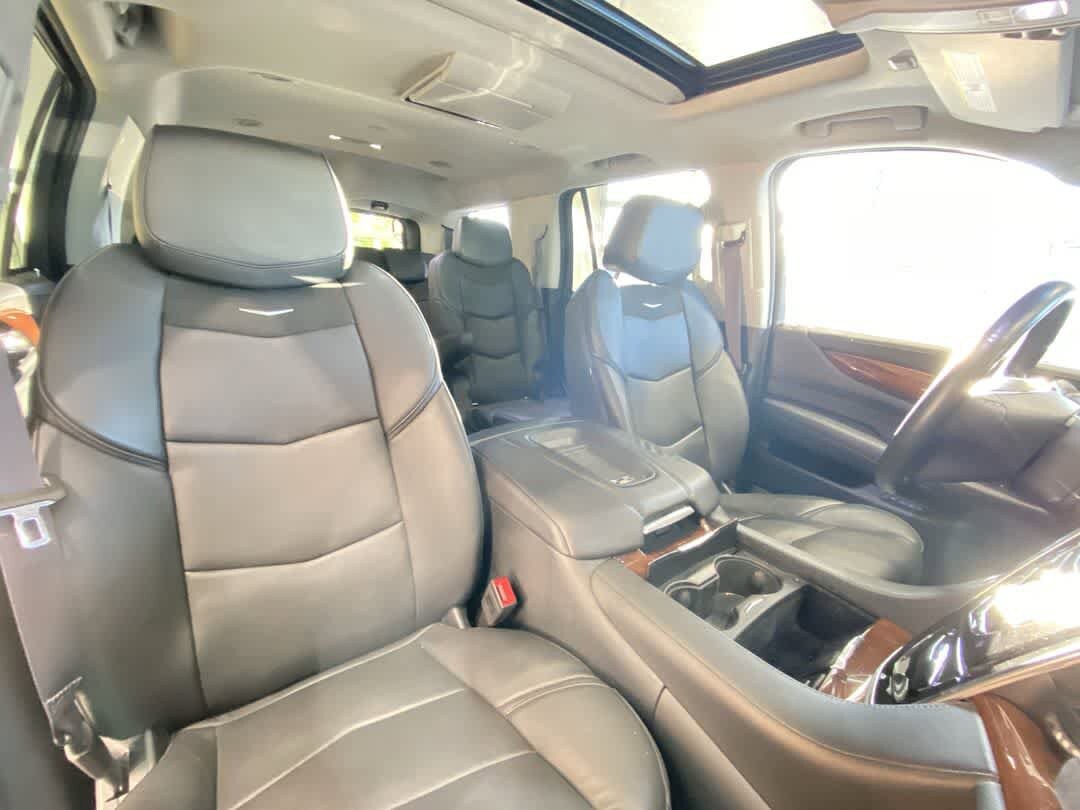 Used 2016 Cadillac Escalade Luxury AWD/4WD image 28