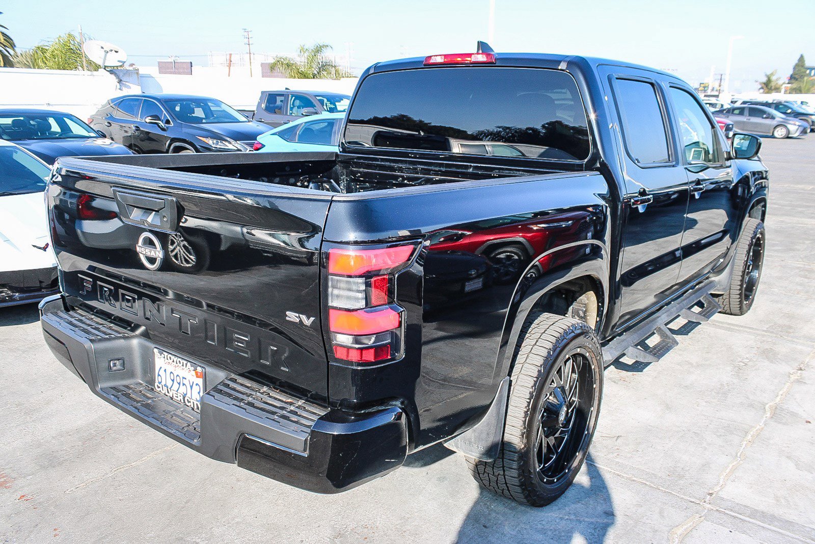 Used 2024 Nissan Frontier SV image 9