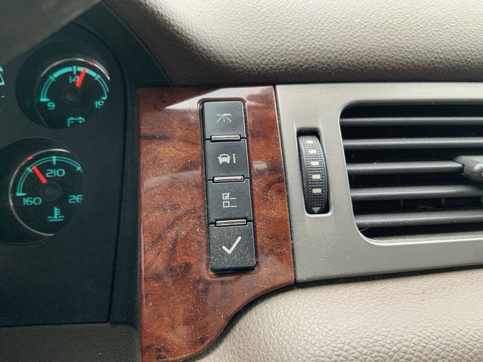 Used 2013 Chevrolet Avalanche LTZ image 34