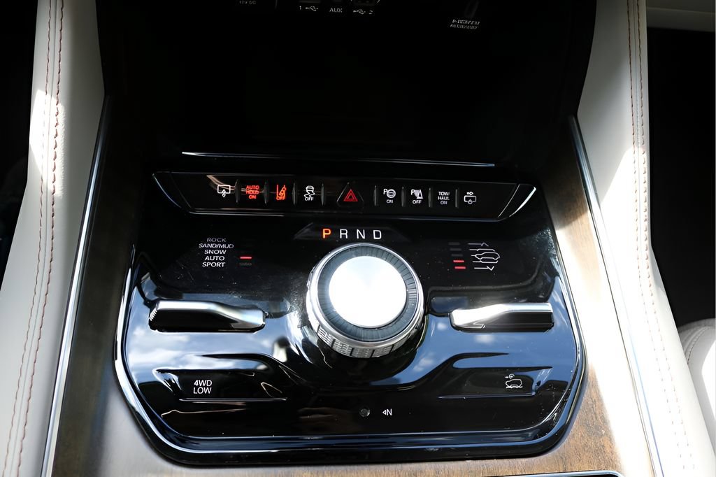 Used 2022 Jeep Grand Wagoneer Series I AWD/4WD image 30