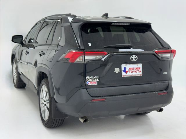 Used 2021 Toyota RAV4 XLE Premium image 18