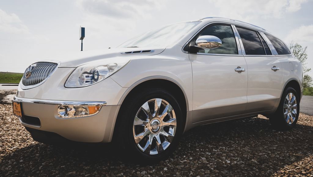 Used 2011 Buick Enclave CXL image 5