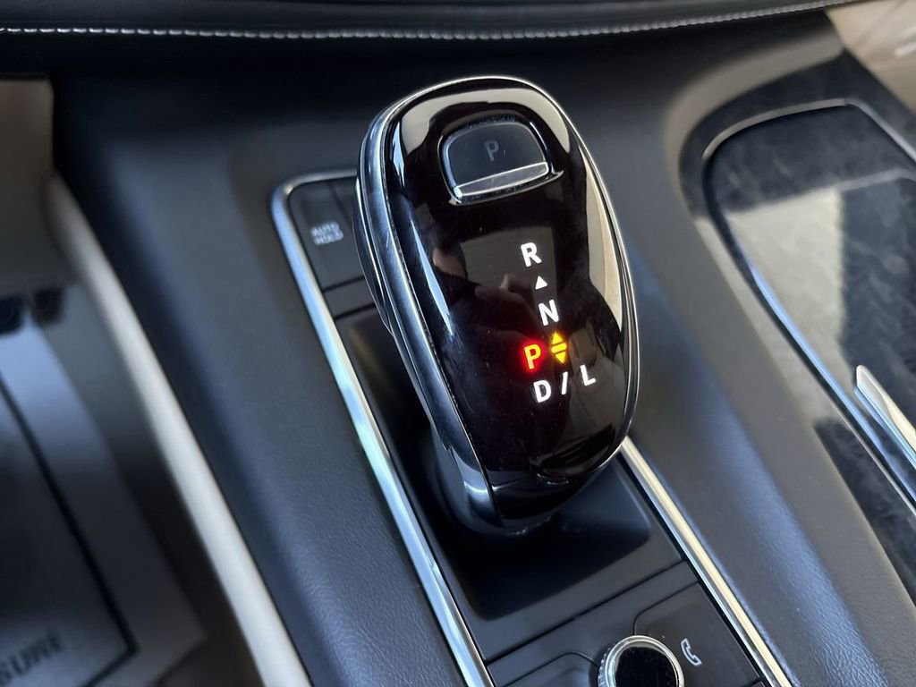 Certified 2022 Cadillac Escalade Premium Luxury image 16