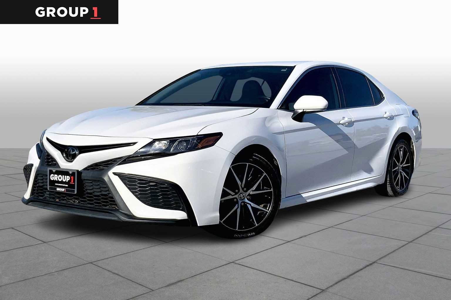 Used 2023 Toyota Camry SE image 1