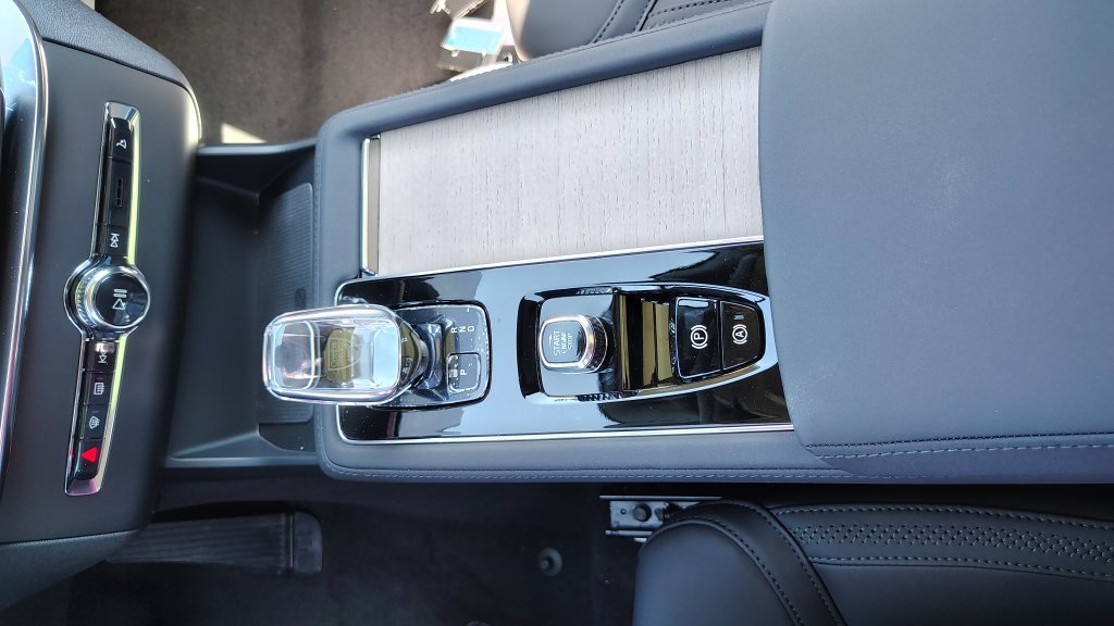 New 2026 Volvo XC90 B6 Plus w/ Protection Package Premier AWD/4WD image 21