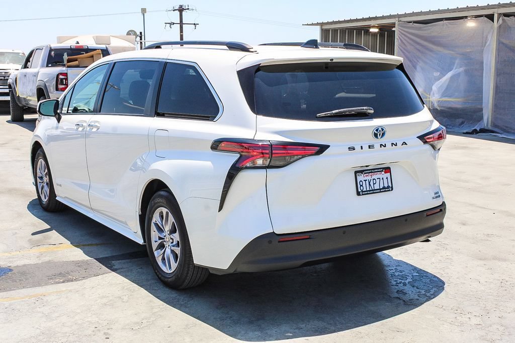 Used 2021 Toyota Sienna XLE w/ XLE Plus Package FWD image 7
