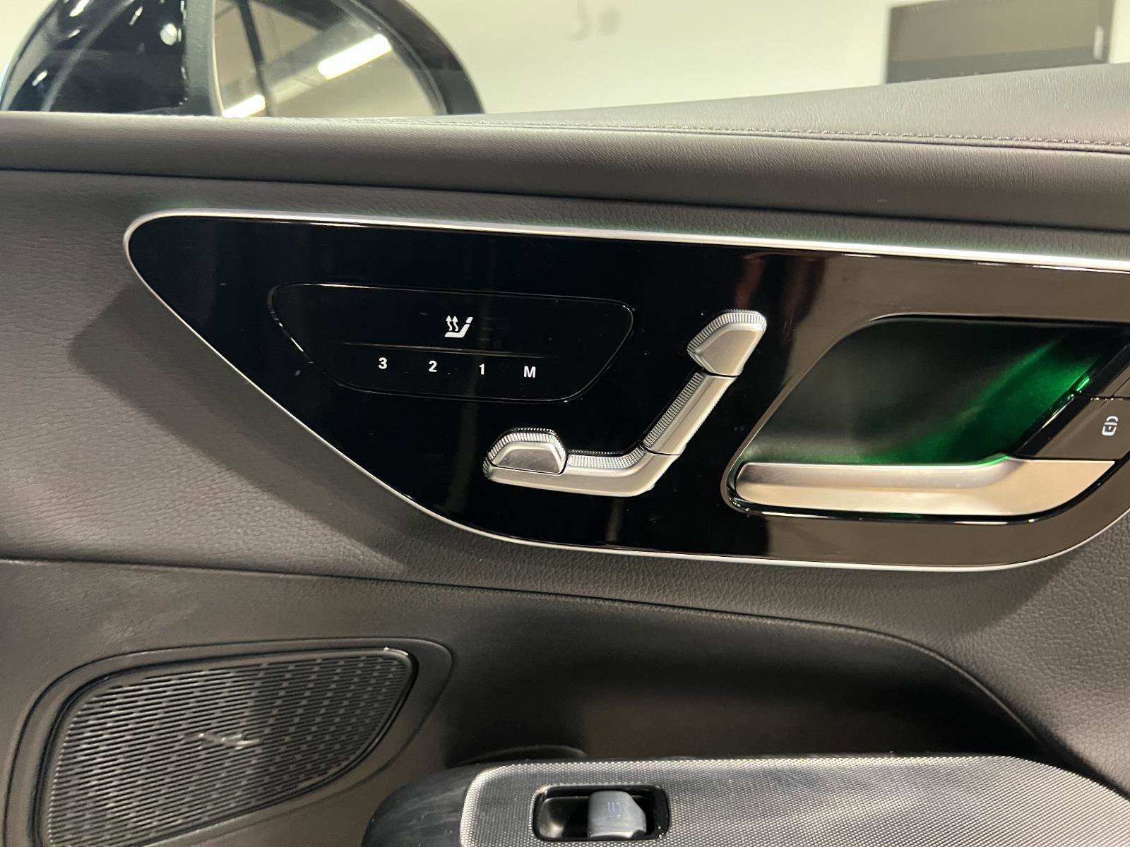 Used 2025 Mercedes-Benz GLC 350e 4MATIC image 44