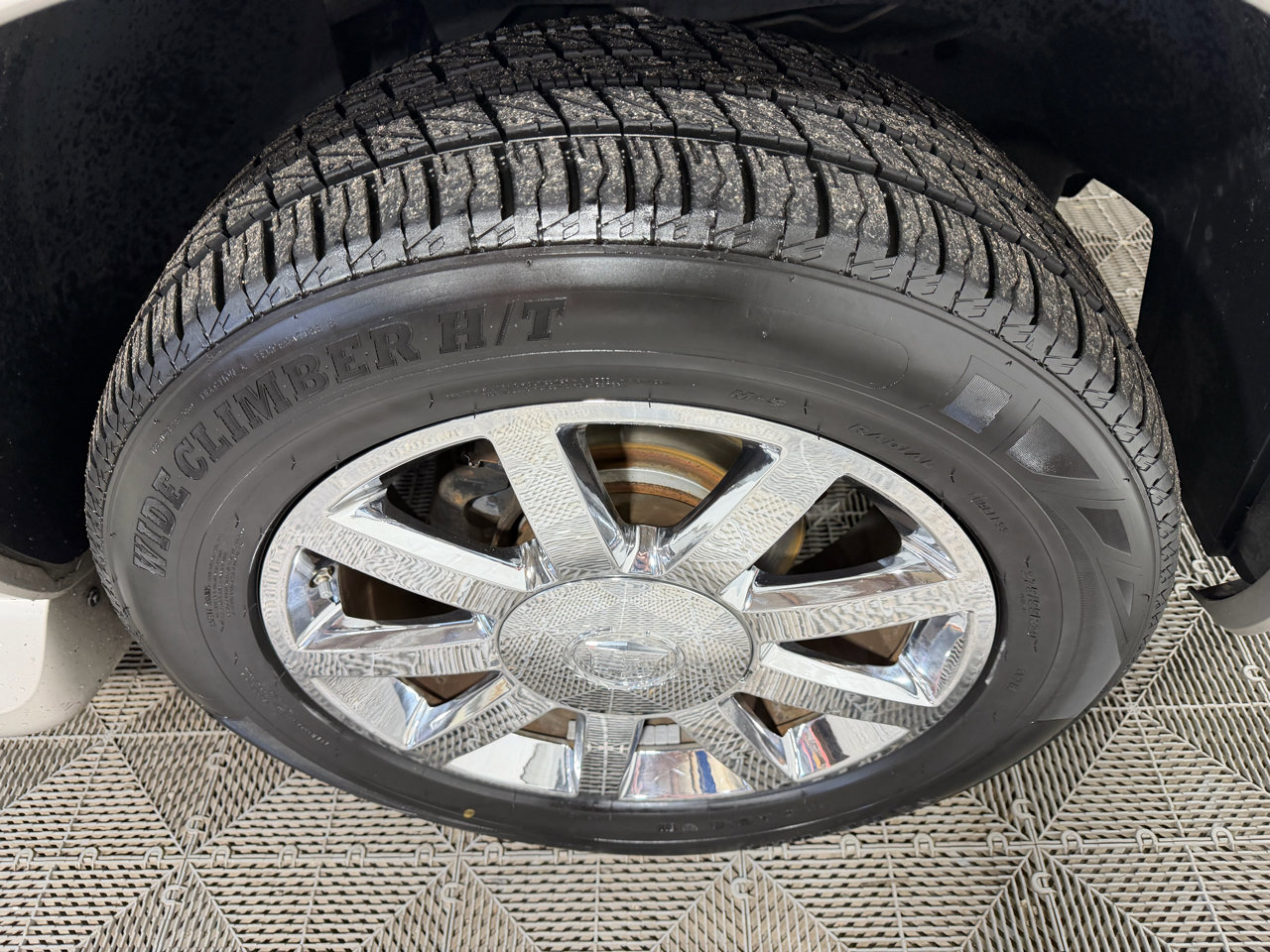 Used 2004 Cadillac Escalade ESV Platinum image 10