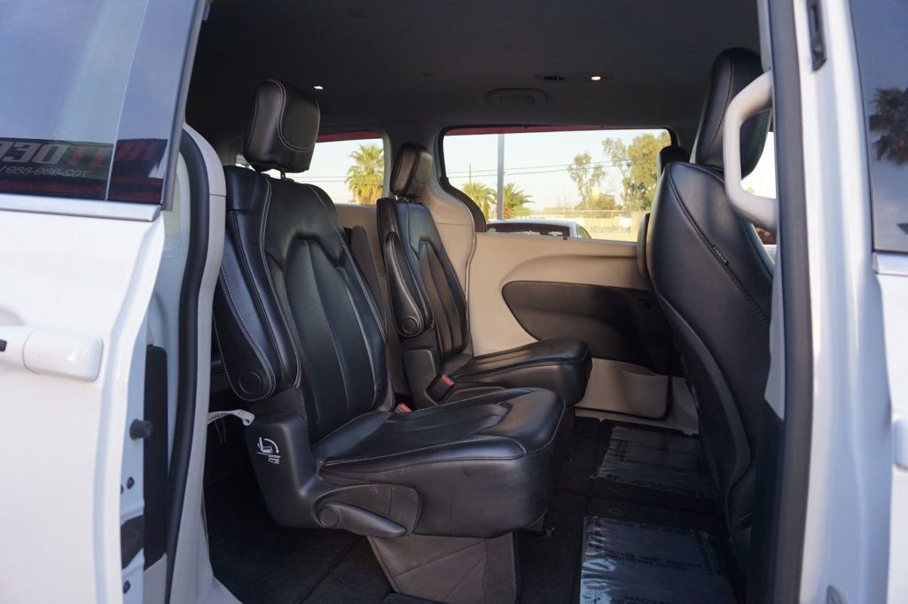 Used 2021 Chrysler Voyager Lxi image 20