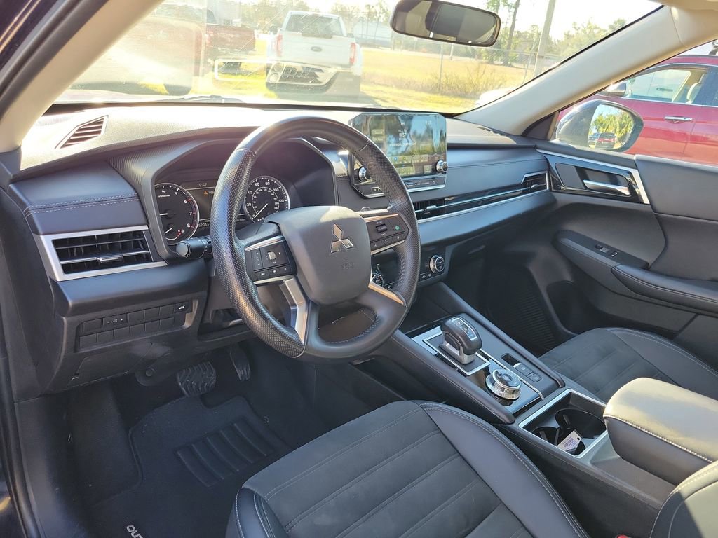Used 2024 Mitsubishi Outlander SE image 14