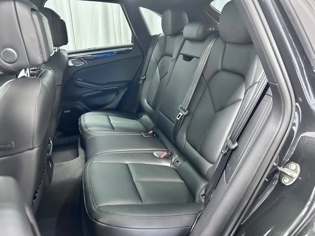 Certified 2026 Porsche Macan AWD/4WD image 27