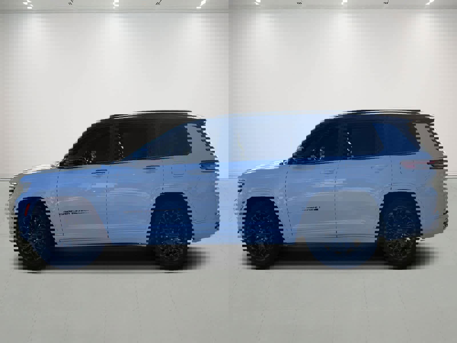 Used 2024 Jeep Grand Cherokee L Summit image 3